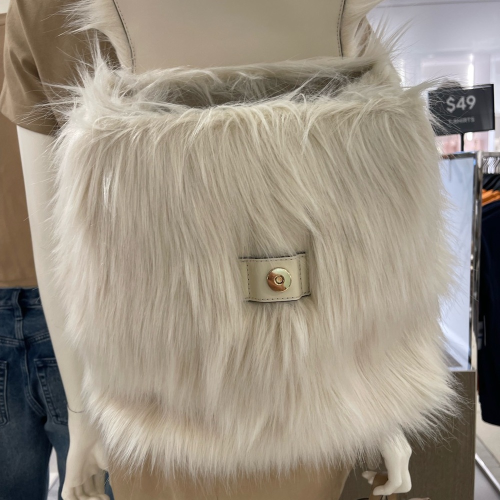 MICHAEL KORS Quinn Medium Flap Faux Fur Backpack
Natural 
NWT 

Live Style - Picture 12 of 16